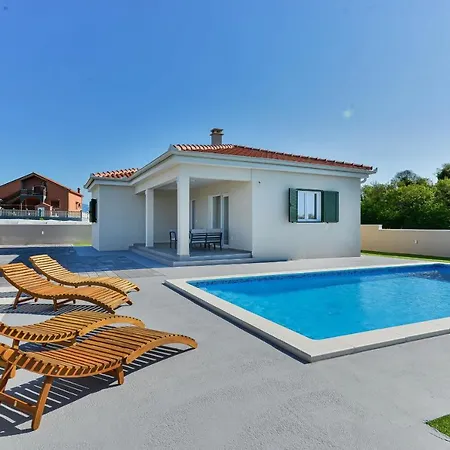 House Casia With Pool Vakantiehuis