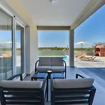 House Casia With Pool Ferienhaus *
