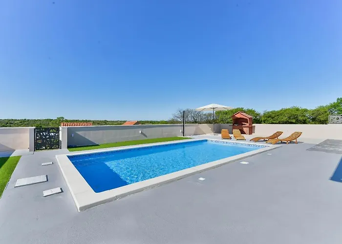 펜션 House Casia With Pool Murvica (Policnik)