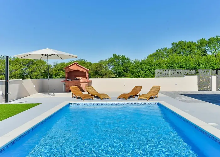펜션 House Casia With Pool
