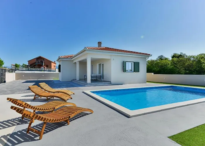 House Casia With Pool 펜션