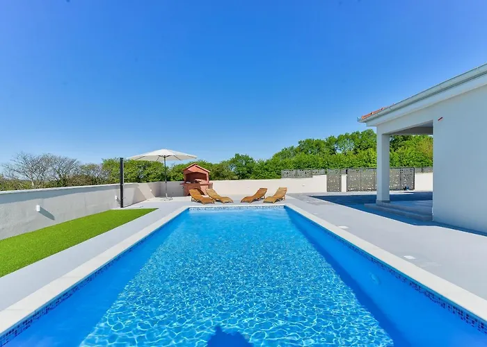 House Casia With Pool 펜션 *